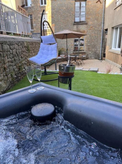 Beau Loft Room Proche Mont Saint Michel Jaccuzi Illimite En Plein Centre Avranches Zewnętrze zdjęcie