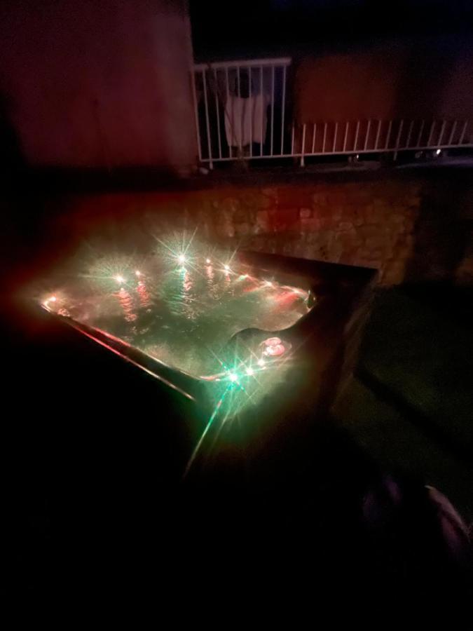 Beau Loft Room Proche Mont Saint Michel Jaccuzi Illimite En Plein Centre Avranches Zewnętrze zdjęcie