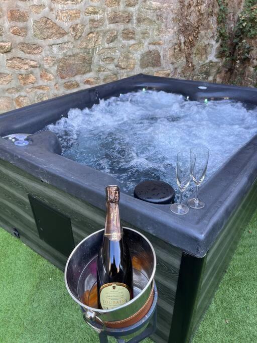 Beau Loft Room Proche Mont Saint Michel Jaccuzi Illimite En Plein Centre Avranches Zewnętrze zdjęcie