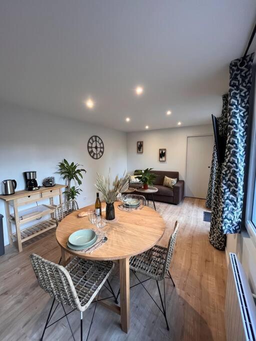 Beau Loft Room Proche Mont Saint Michel Jaccuzi Illimite En Plein Centre Avranches Zewnętrze zdjęcie