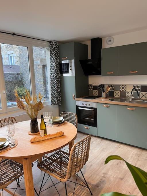 Beau Loft Room Proche Mont Saint Michel Jaccuzi Illimite En Plein Centre Avranches Zewnętrze zdjęcie