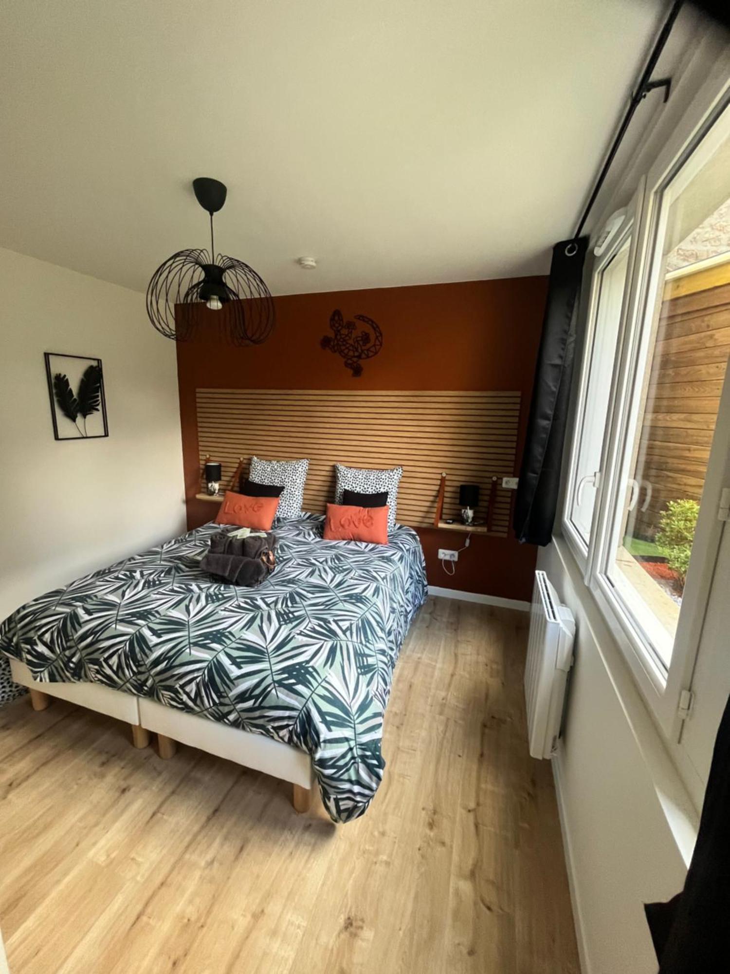 Beau Loft Room Proche Mont Saint Michel Jaccuzi Illimite En Plein Centre Avranches Zewnętrze zdjęcie